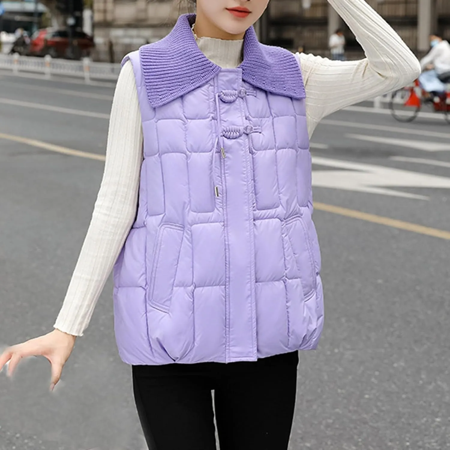 Womens Quilted Vest Lightweight Down Vests Stand Collar Padded Outwear Pockets Trendy Fashion Sleeveless Puffer Jackets